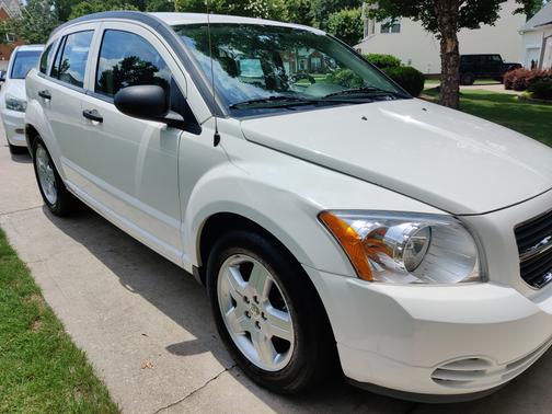 Photo 3 of 9 of 2008 Dodge Caliber SXT
